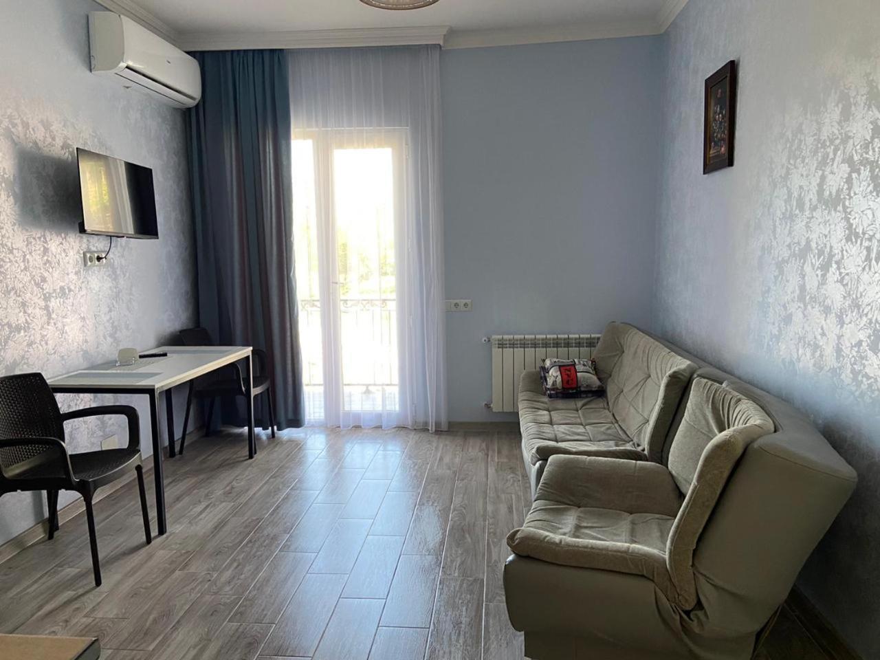 Kemo House Hotel Батуми Екстериор снимка